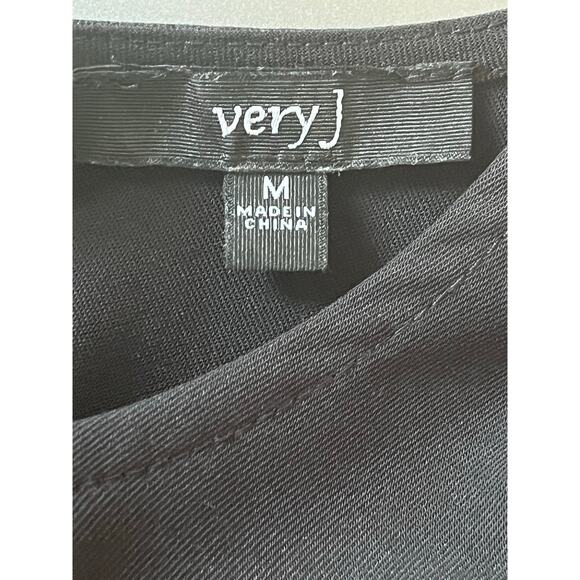 Very J Black Ruffle Sleeve Dress M Pom Pom Trim Shift Party Boho Fiesta Fun - Picture 4 of 4